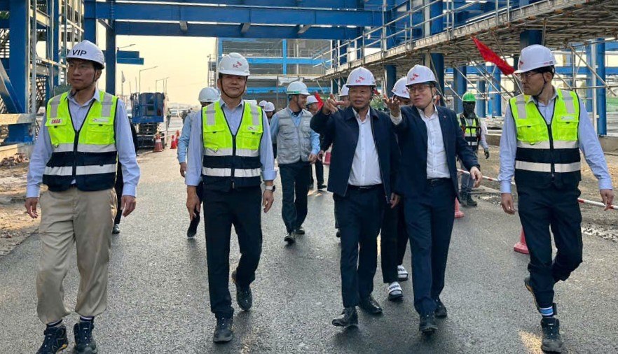 Mr. Le Trung Kien, Head of Hai Phong Economic Zone Management Board, inspected some projects on site. Photo: Hai Phong Portal