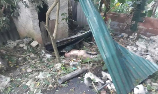 Sau tiếng nổ lớn phát ra từ căn nhà ở bản Kẻ Bọn, xã Châu Hạnh, người dân phát hiện 2 thi thể. Ảnh: Bảo Châu
