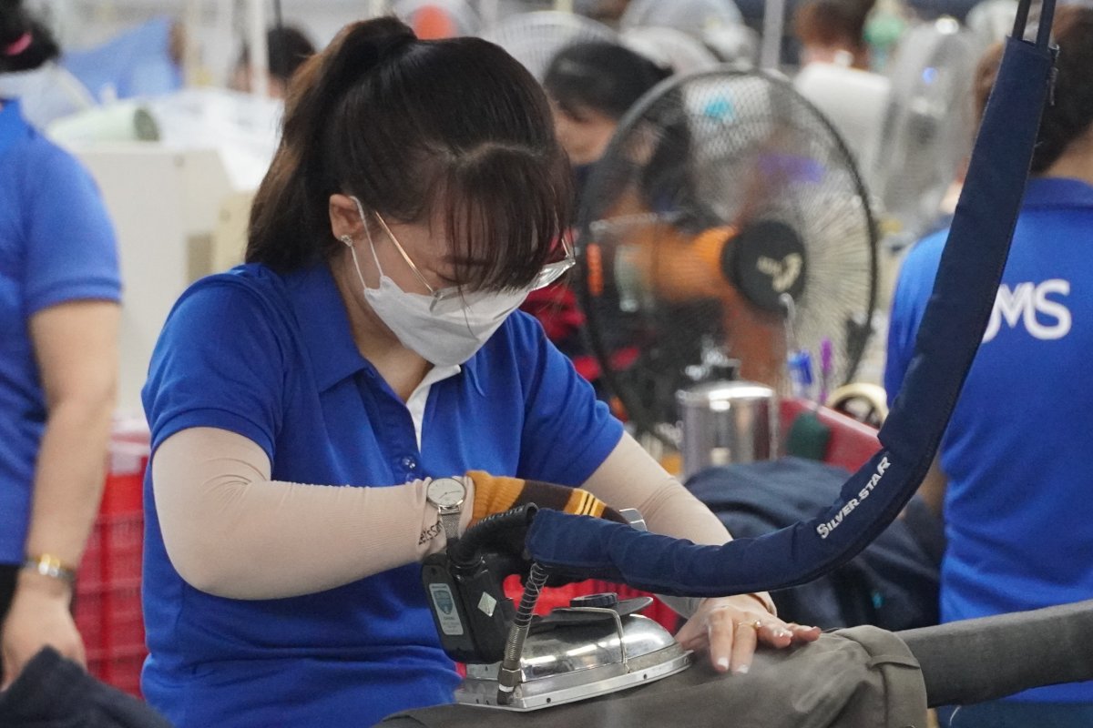 Many workers expect to receive Tet bonuses from businesses. Illustration photo: Thanh An