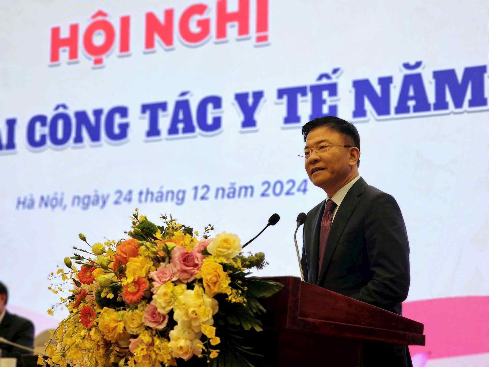 Deputy Prime Minister Le Thanh Long speaks at the health sector conference. Photo: Tuan Dung