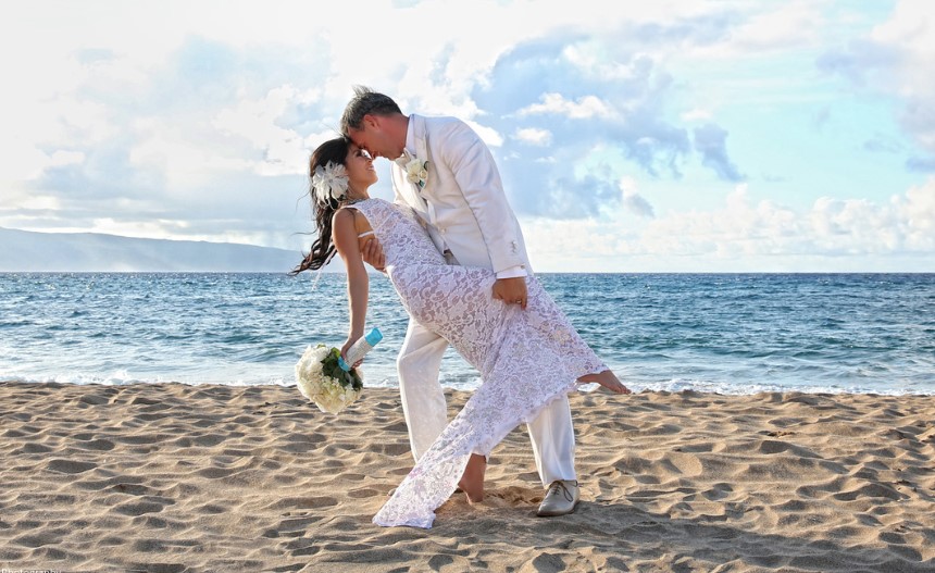 Cả hai có đám cưới cổ tích tại Hawaii. Ảnh: A&C Photography/weddingstylemagazine