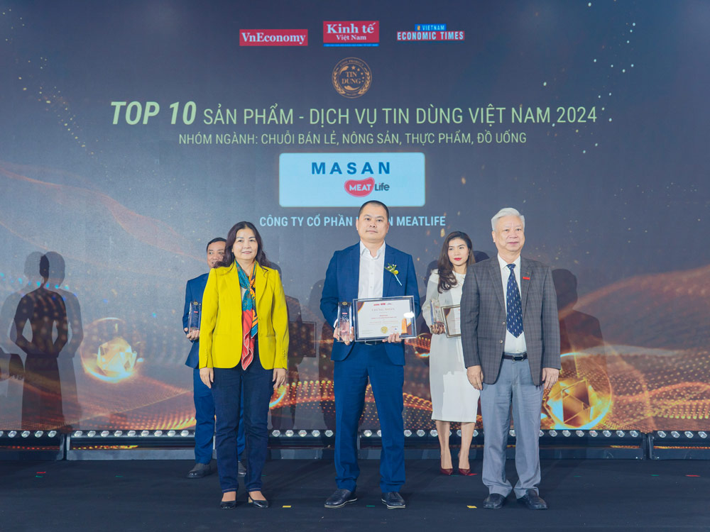 Dai dien Cong ty CP Masan MEATLife nhan giai thuong Top 10 Tin dung Viet Nam 2024. Anh: H. Van