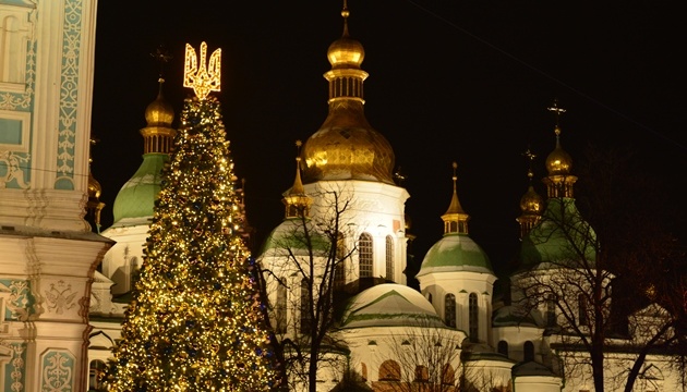 Cây thông Noel tại Quảng trường Sofia ở Kyiv, Ukraine