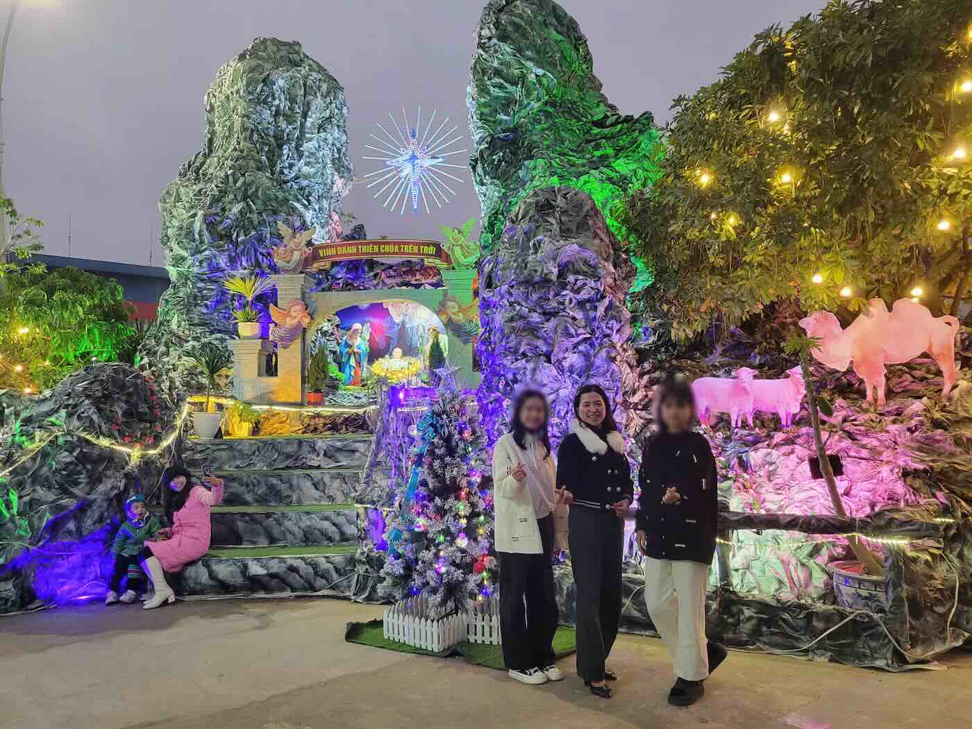 In Quang Binh, the Christmas atmosphere has filled the churches. Photo: H. Hai