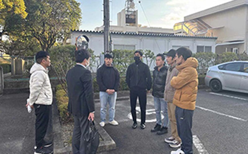The labor management board in Japan discussed with the workers about the incident. Photo: Provided by the labor management board in Japan