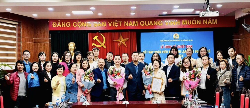 The Trade Union of Industrial and Export Processing Zones presented the Decision to establish a grassroots Trade Union and admitted 1,052 members. Photo: Trade Union