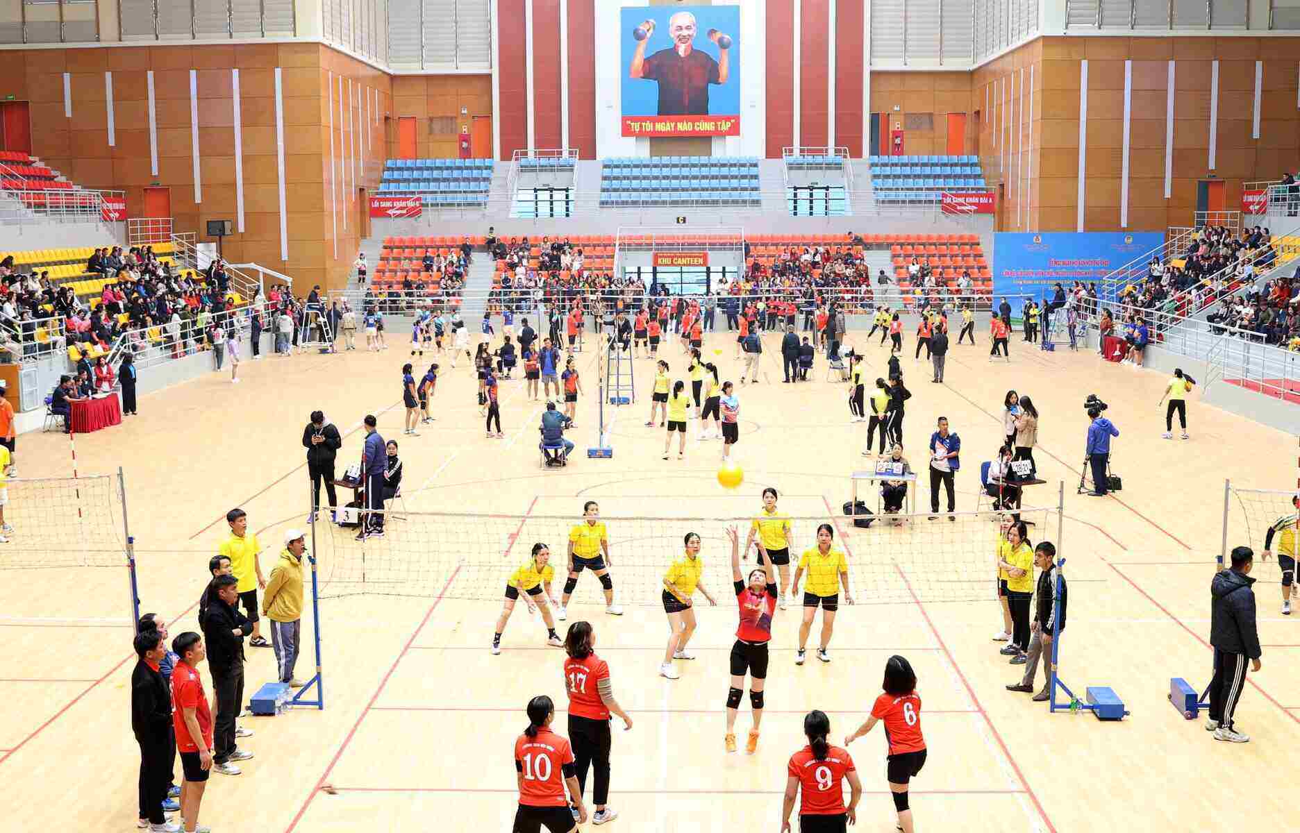 Workers participate in the Cultural and Sports Festival of the school block in the 2024-2025 school year. Photo: Trade Union