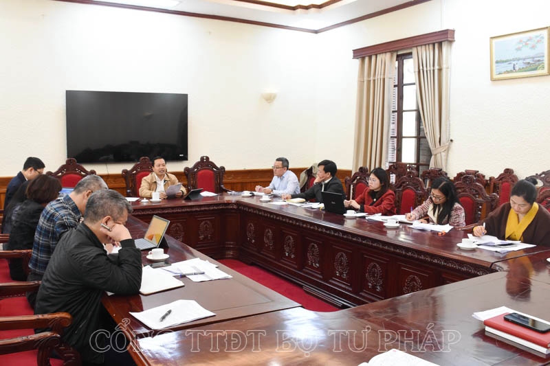 Bộ Tư pháp tổ chức cuộc họp về việc rà soát hệ thống văn bản chịu sự tác động của việc sắp xếp tổ chức bộ máy. Ảnh:  Bộ Tư pháp