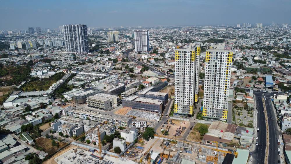 In recent years, Di An city, Binh Duong has had many apartment building projects approved in principle. Photo: Dinh Trong