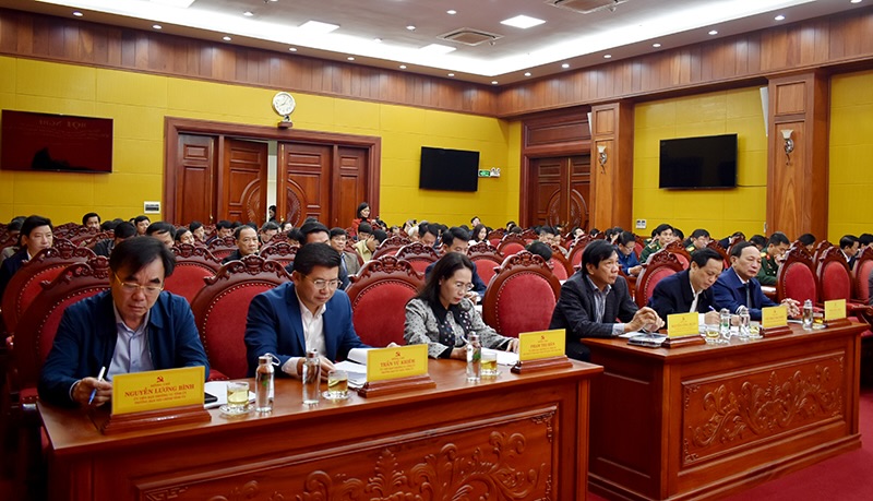 At the conference on December 24, the Quang Binh Provincial Party Committee informed that in 2024, Party committees at all levels and Party cells disciplined 3 Party organizations and 307 Party members. Photo: V. Son