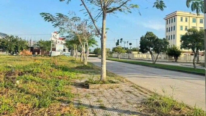 Hoang Phat Bac Lieu residential area has two-way roads and complete infrastructure, but a 100m2 plot of land for only 1.1 billion VND is still slow to trade. Photo: Nhat Ho