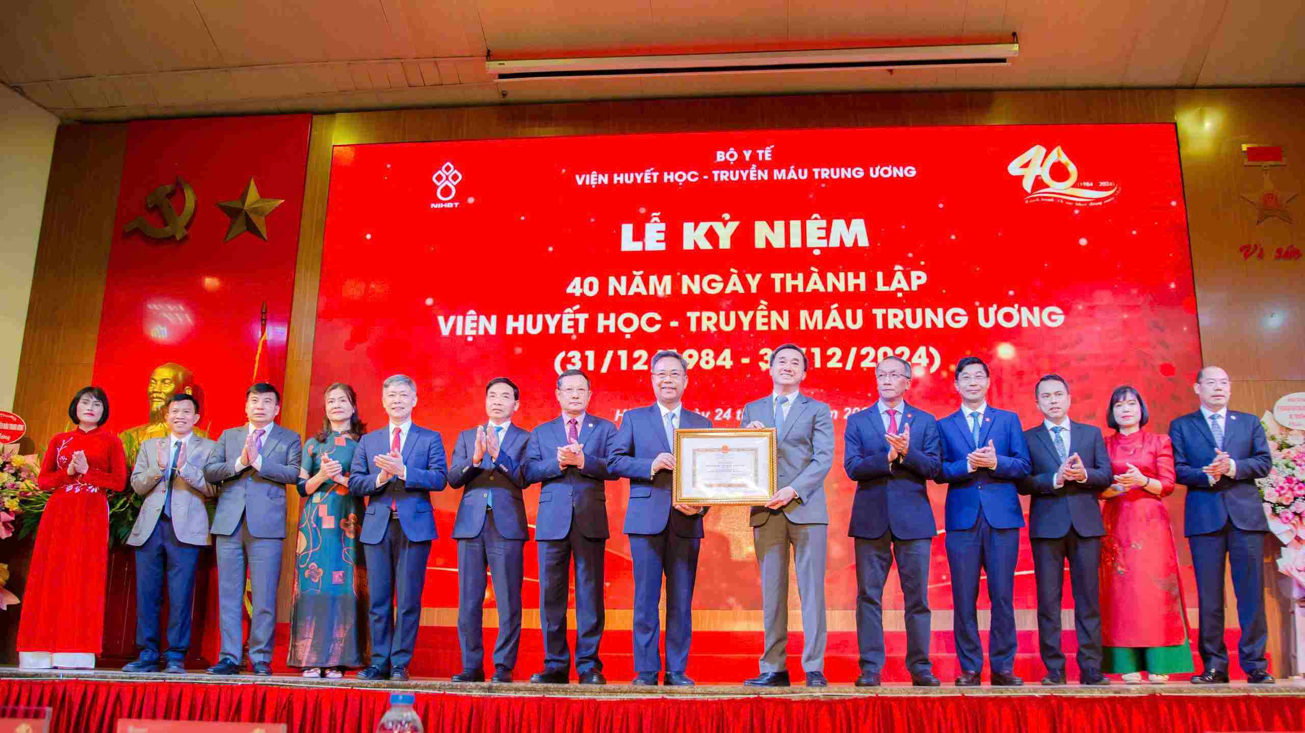 The National Institute of Hematology and Blood Transfusion received a certificate of merit at the 40th Anniversary of the Institute. It has performed hundreds of stem cell transplants. Photo: Tran Chien