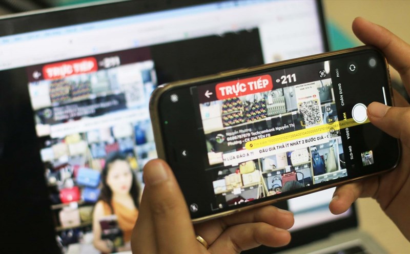 Only verified social media accounts are allowed to provide information (write articles, comment, livestream). Photo: Khanh An