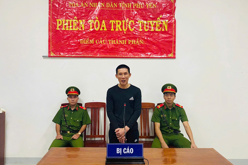 Bị cáo Nguyễn Bá Tường bị TAND tỉnh Phú Yên tuyên phạt 17 năm tù về tội Giết người. Ảnh: Thế Minh