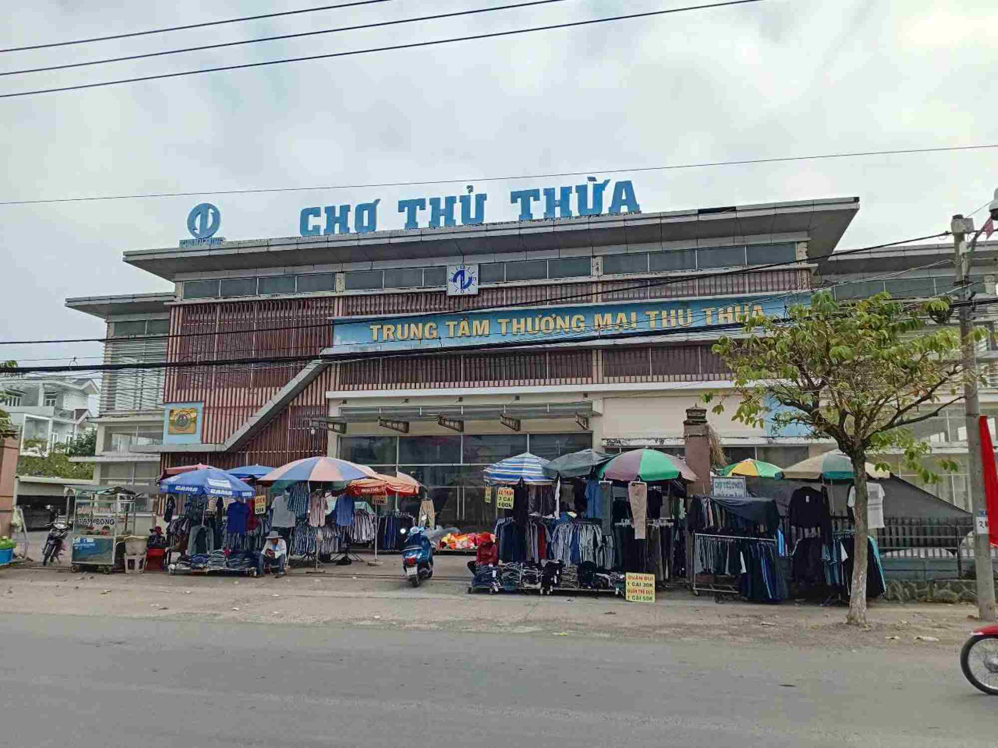 Thu Thua Trade Center has been closed for 12 years. Photo: Ky Quan
