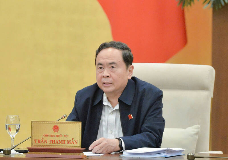 Politburo member and National Assembly Chairman Tran Thanh Man suggested that the Government consider a roadmap to gradually increase environmental protection tax on gasoline, oil, and lubricants. Photo: Quochoi.vn