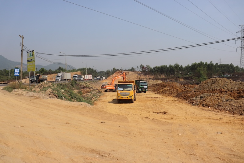The disbursement rate of capital for basic construction investment in Hoa Vang district, Da Nang is low due to many difficulties in site clearance, fluctuations in raw material prices... Photo: Nguyen Linh