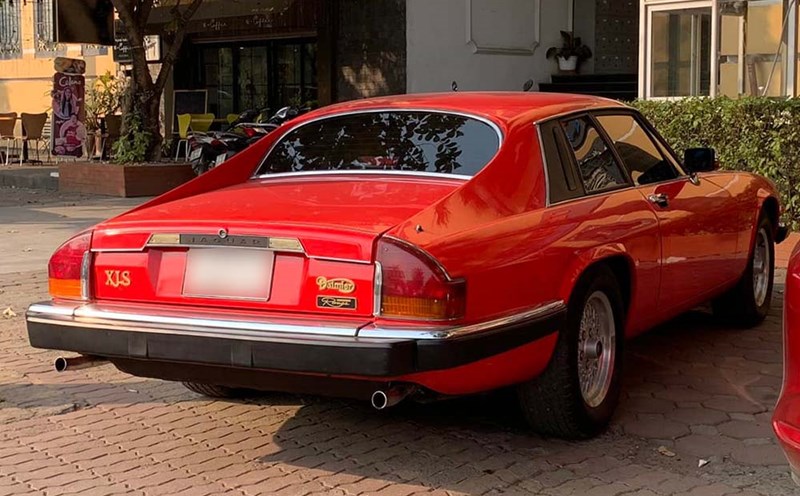 Jaguar XJS just appeared in Hanoi in orange red. Photo: Duong Nguyen