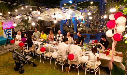 Du khách đón giáng sinh an lành bên biển ở Phan Thiết. Ảnh: Duy Tuấn