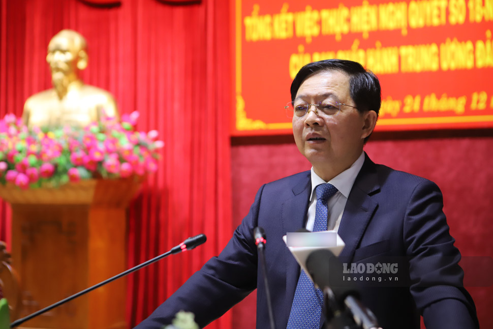 Binh Dinh Provincial Party Secretary Ho Quoc Dung talks about the organization arrangement at the conference. Photo: Phuong Thao