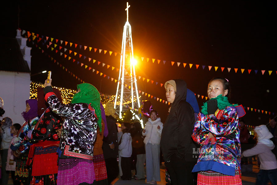 Giao ho Muong Ang thuoc Giao xu Dien Bien, thuoc he thong to chuc cua Toa Giam muc Giao phan Hung Hoa.