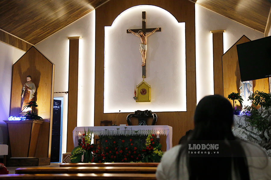 Ong Nguyen Van Binh - cha Anton Pho Giao xu Dien Bien – cho biet, Giang sinh la dip de toan the Giao hoi noi chung, va Giao ho Muong Ang noi rieng the hien niem tin cua minh vao mot vi Thien Chua cao sang quyen the nhung da ha minh xuong o voi chung ta trong than phan loai nguoi.