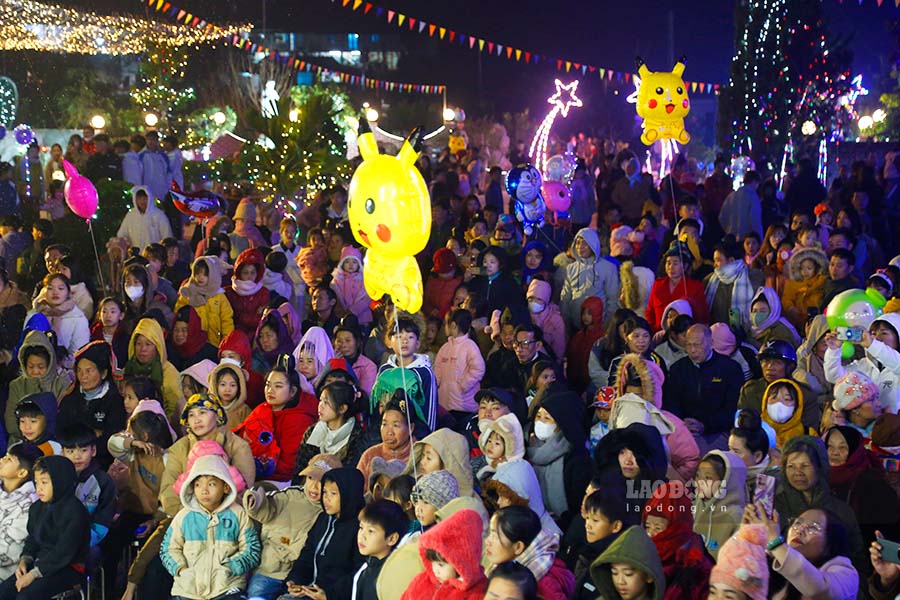 Theo ong Binh, tu nhung ngay dau thanh lap, le Giang sinh da tro thanh mot truyen thong khong the thieu, mang den niem vui cho ba con noi day.