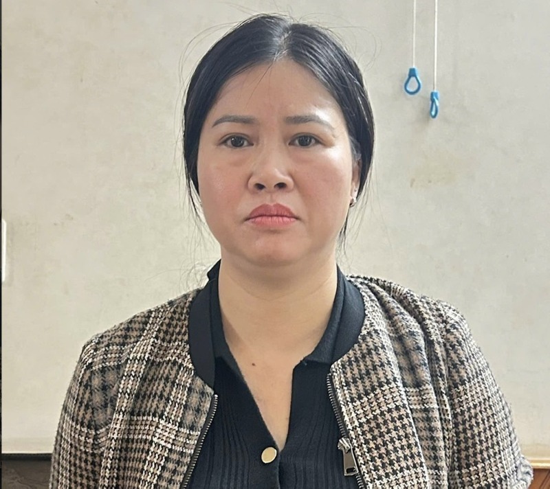 Phan Thi Thu Ha cam dau duong day danh bac qua mang, duoi hinh thuc lo de. Anh: CACC