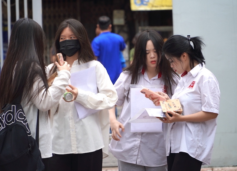 Candidates taking the 2025 high school graduation exam. Photo: Van Trang