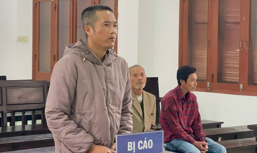 Bị cáo Trần Văn Nhân bị TAND tỉnh Phú Yên tuyên phạt 5 năm tù về tội Giết người, sau trận ẩu đả với người đi đường. Ảnh: Thế Minh