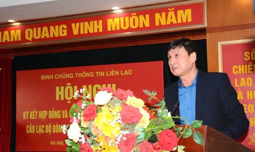 Huấn luyện viên Phạm Văn Long chính thức dẫn dắt đội bóng chuyền nữ Binh chủng Thông tin. Ảnh: Hoàng Huê
