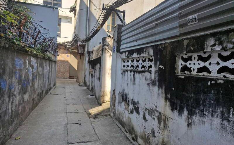 The segment of private houses in alleys in Hanoi is sought after by many people at the end of the year. Photo: Thu Giang