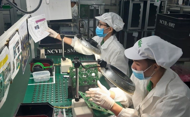 Foreign-invested enterprises will pay an average salary of 12.5 million VND/month in 2024. Photo: Nam Duong