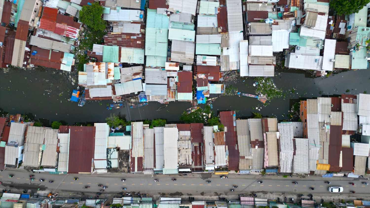 Xuyen Tam Canal through Binh Thanh District. Photo: Anh Tu
