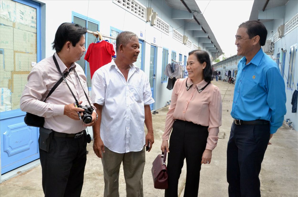 Doan cong tac LDLD tinh Dong Thap trong lan di thuc te nam bat nhu cau nha o trong bo phan cong nhan dang lam viec tren dia ban TP Sa Dec. Anh: Lam Dien