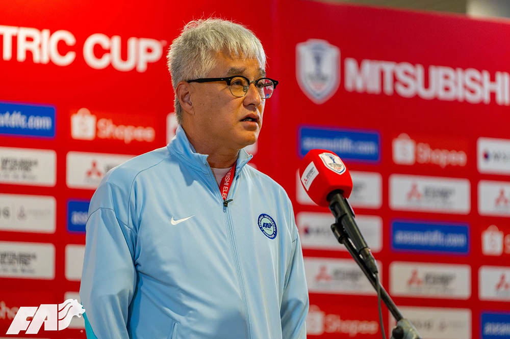 Coach Tsutomu Ogura of the Singapore team. Photo: FAS