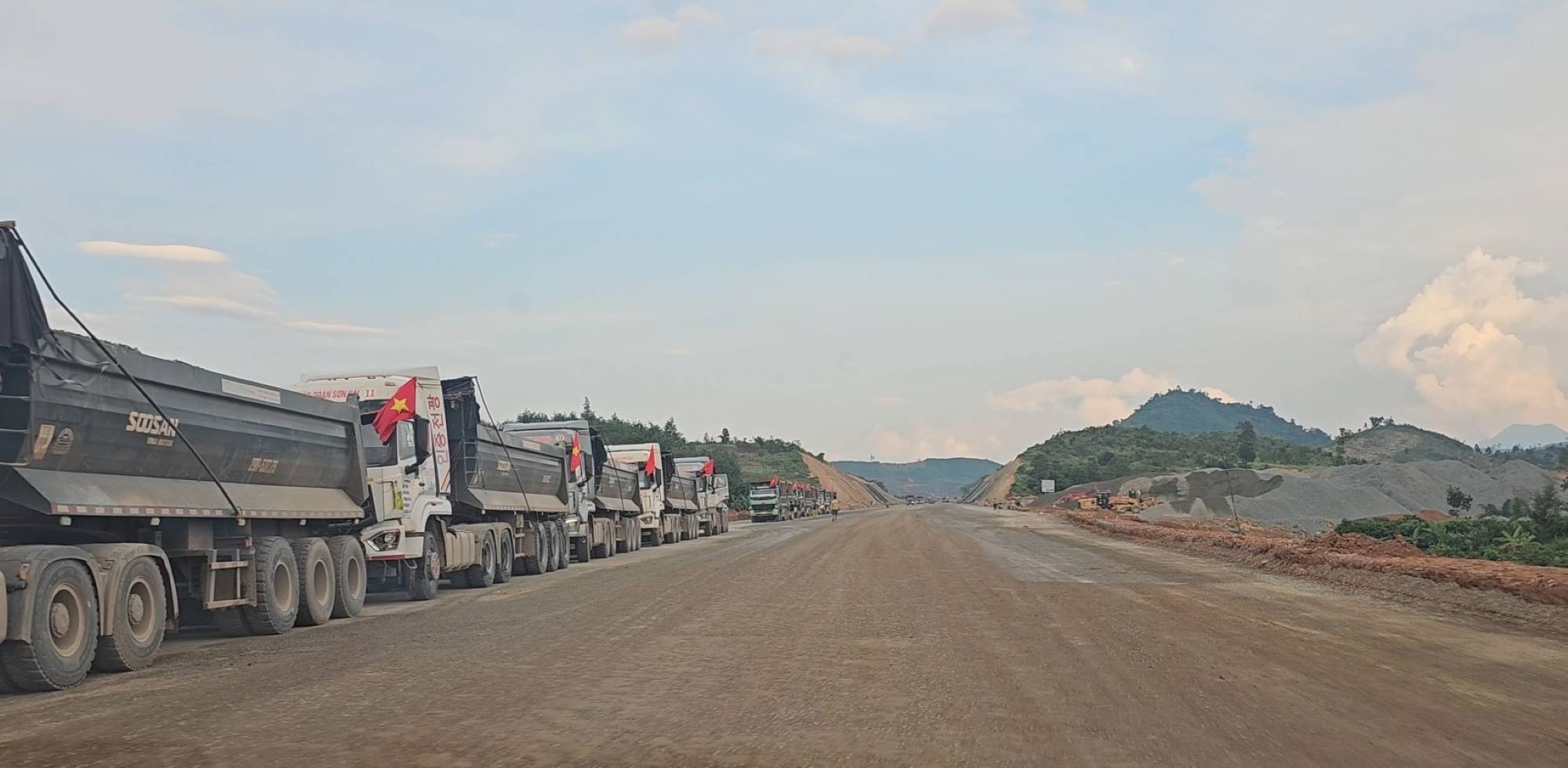 The early implementation of the Gia Nghia (Dak Nong) - Buon Ma Thuot (Dak Lak) expressway will create momentum for the Central Highlands to develop strongly. Photo: Bao Trung