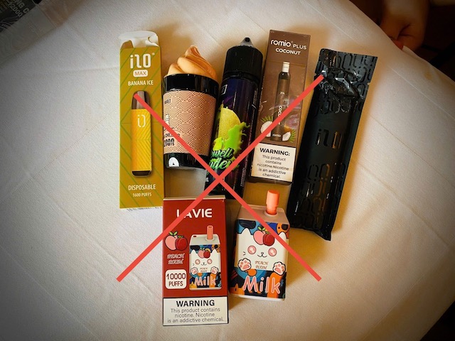 E-cigarettes in the form of milk and fruit juice cartons, supplemented with various essential oils to attract young people. Photo: Thuy Linh