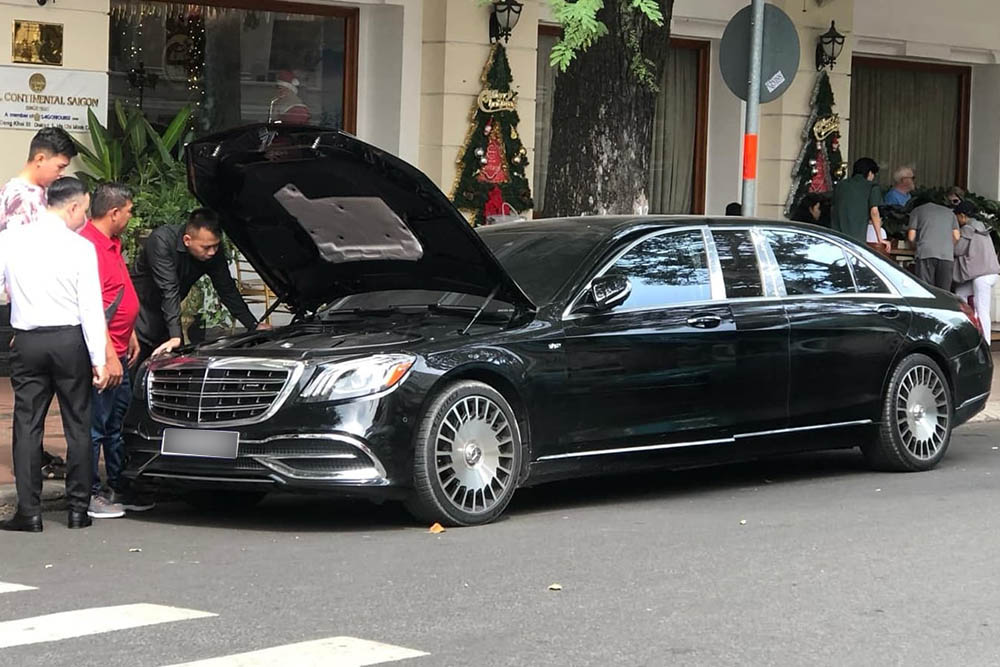 Mercedes-Maybach S450 Pullman appeared in front of a hotel in Ho Chi Minh City. Photo: Check In Supercar