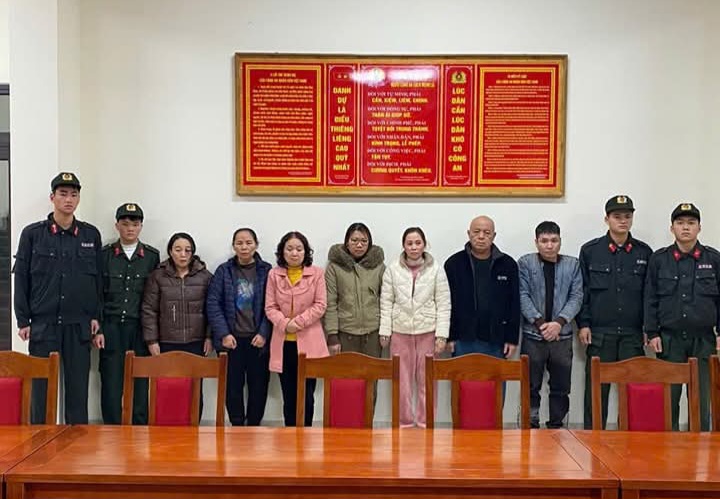 Các đối tượng bị bắt về hành vi tổ chức đánh bạc. Ảnh: Công an Hà Giang