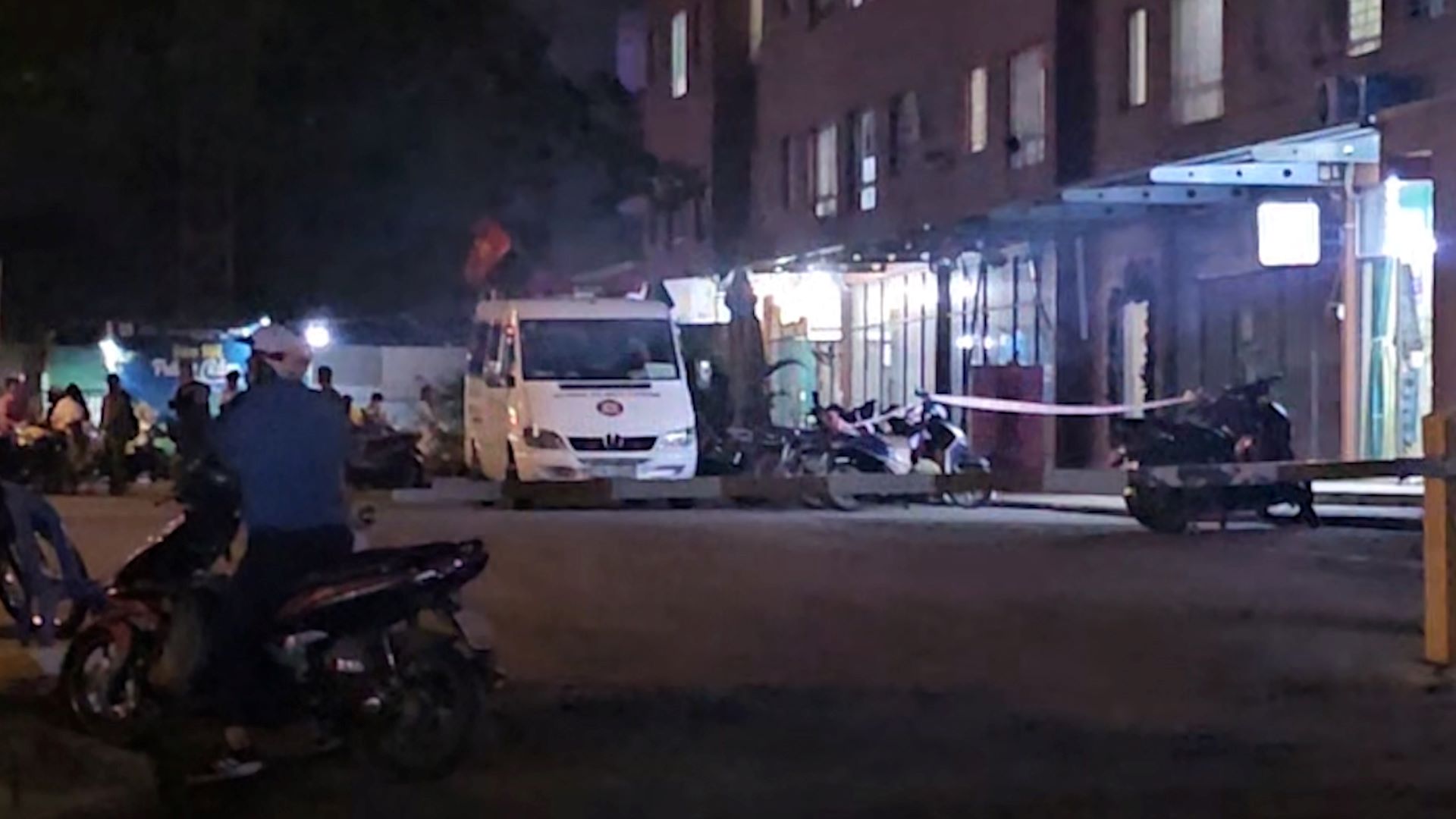 Authorities blocked off the scene to investigate the incident. Photo: Anh Tu