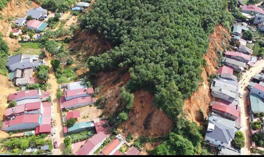 Một điểm có nguy cơ sạt lở tại TP Yên Bái. Ảnh: Bảo Nguyên