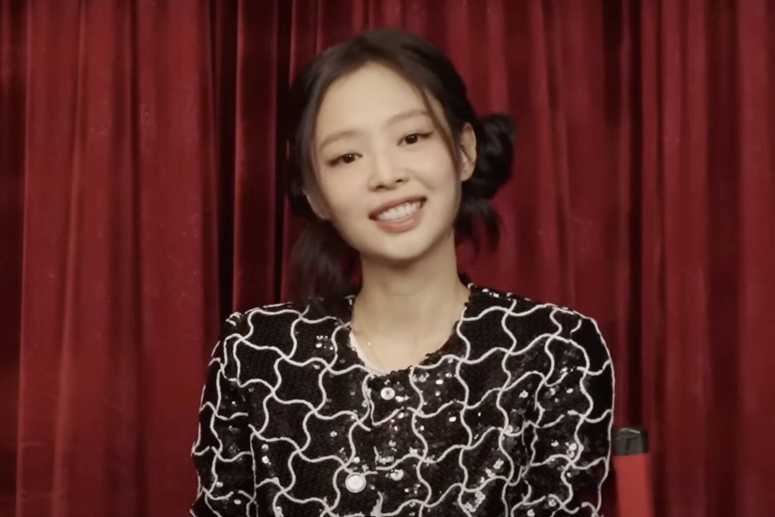 Jennie (Blackpink) shares about her new album. Photo: Cut from video
