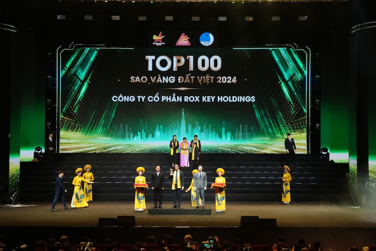 Ong Nguyen Van Hiep – Tong Giam doc dai dien ROX Key nhan giai thuong Sao Vang Dat Viet 2024.