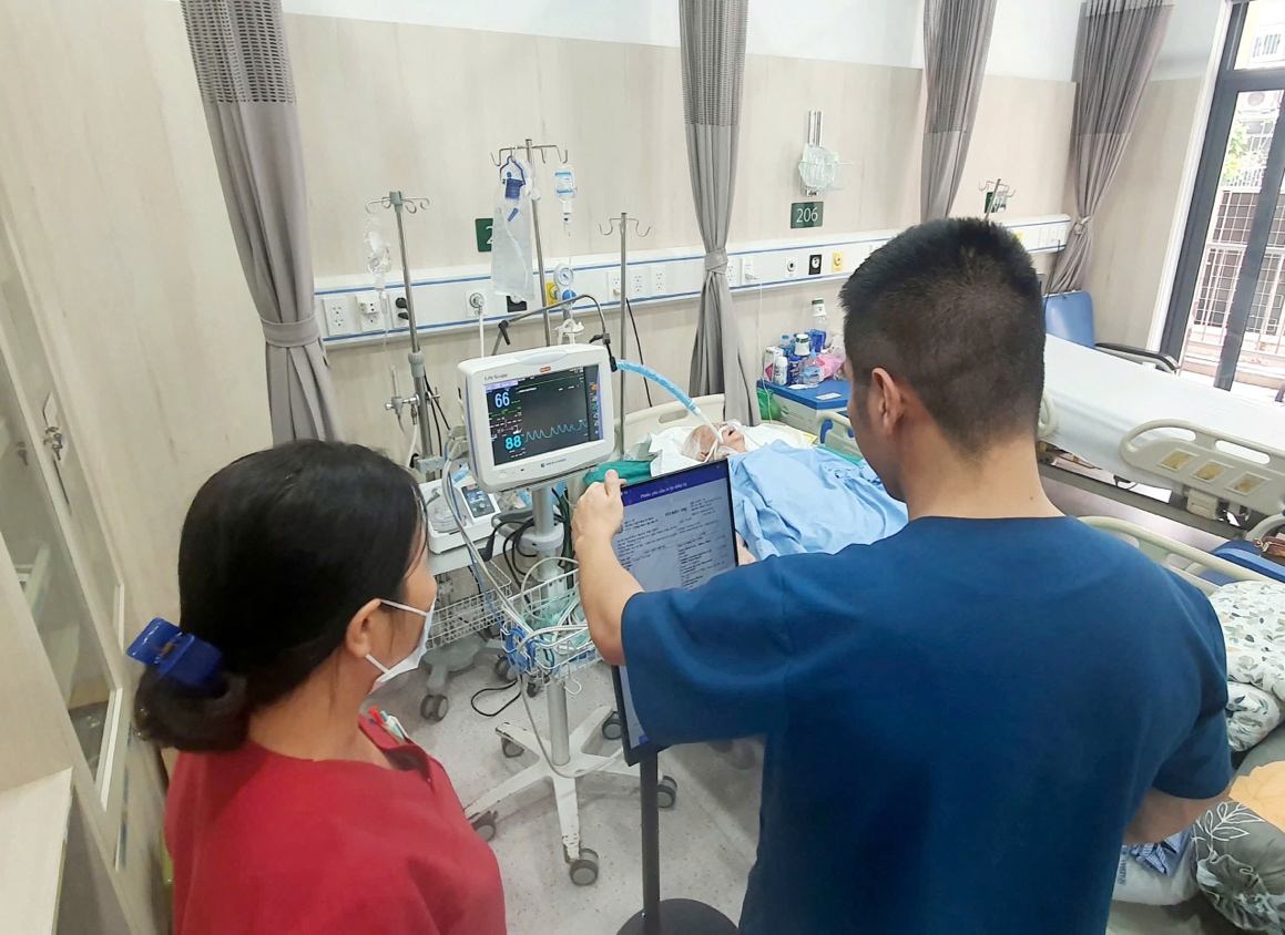 The Ministry of Health has just submitted to the National Assembly a bill amending and supplementing a number of articles of the Law on Health Insurance (HI), proposing to remove hospital transfer papers for some cases of rare and serious diseases. Photo: Nguyen Ha