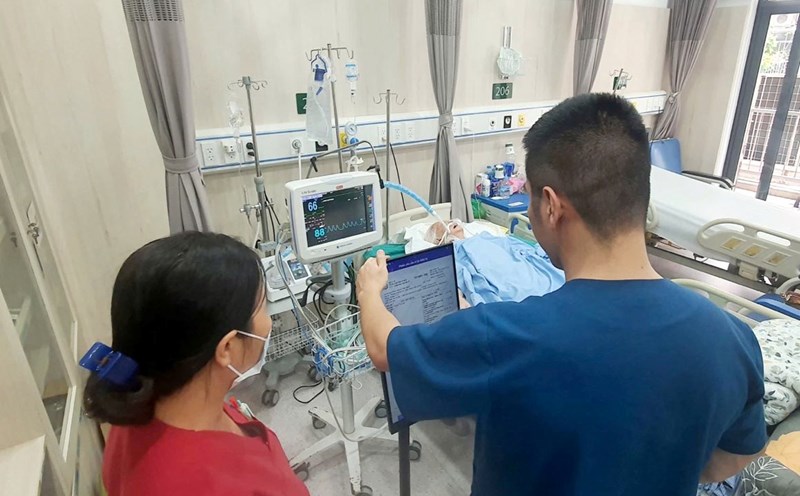 The Ministry of Health has just submitted to the National Assembly a bill amending and supplementing a number of articles of the Law on Health Insurance (HI), proposing to remove hospital transfer papers for some cases of rare and serious diseases. Photo: Nguyen Ha