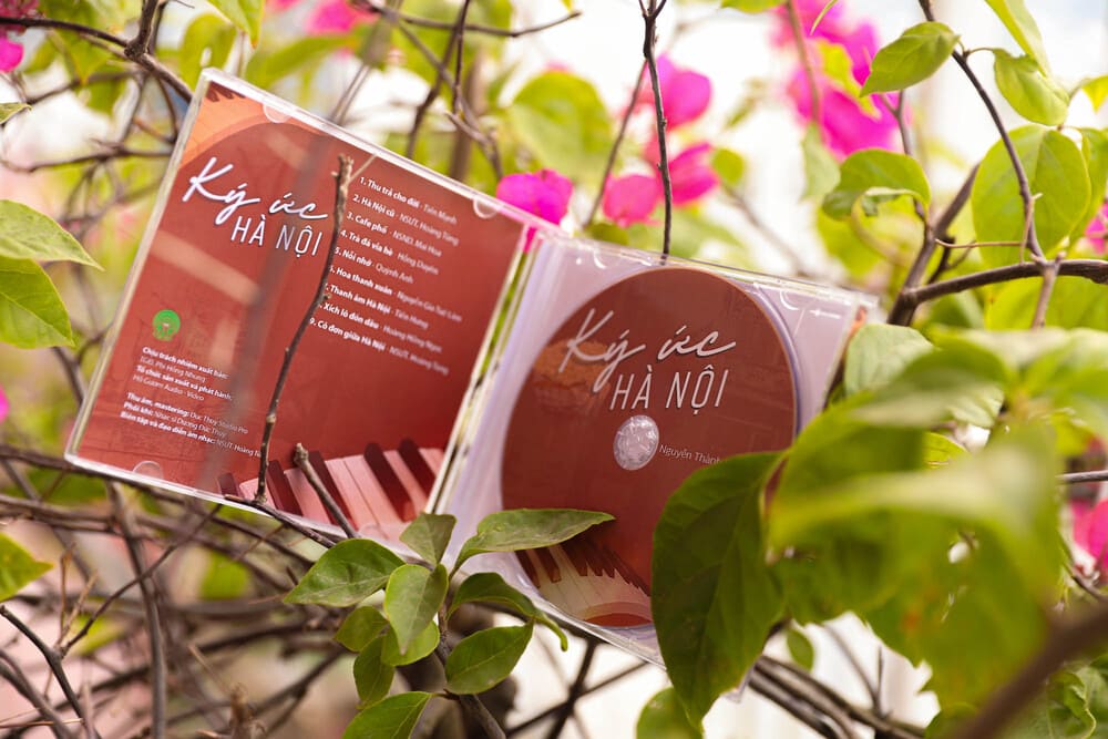 Musician Nguyen Thanh Trung introduces his new album “Memories of Hanoi”. Photo: Interviewee