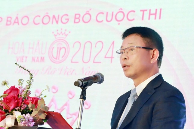 Nha bao Phung Cong Suong phat bieu tai hop bao cong bo cuoc thi Hoa hau Viet Nam 2024. Anh: BTC