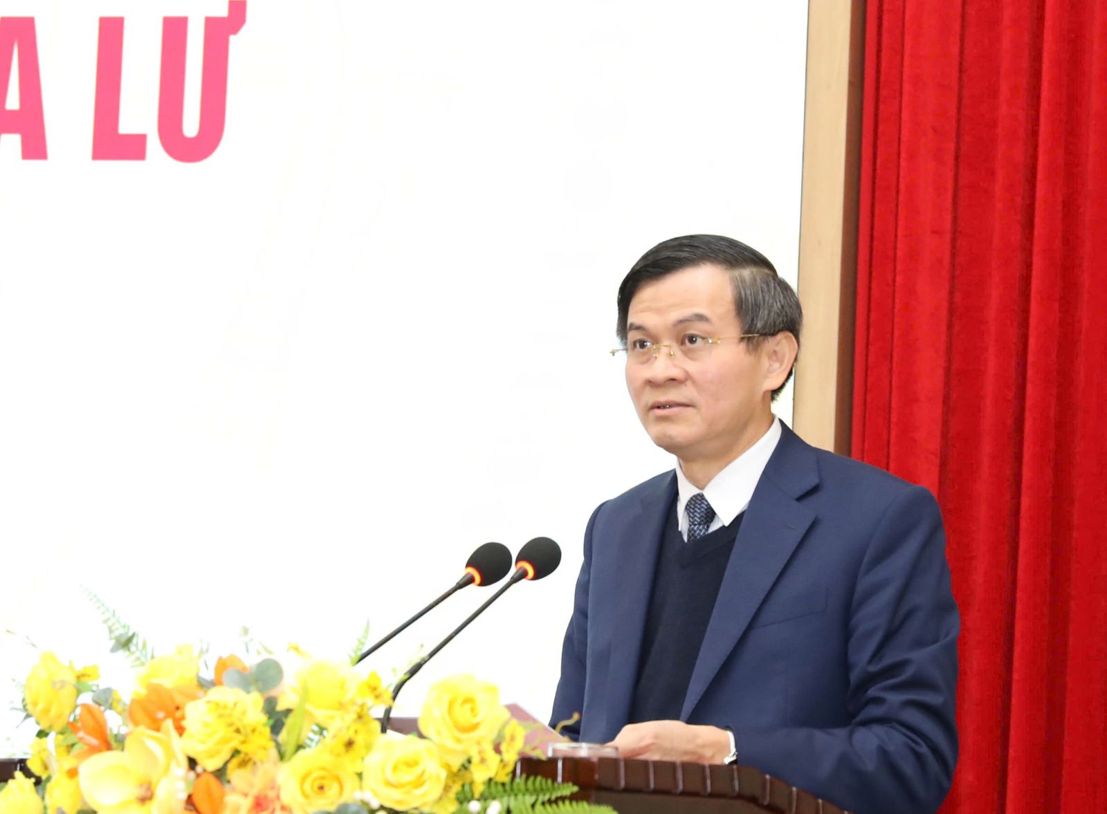 Ong Doan Minh Huan - Bi thu Tinh uy Ninh Binh phat bieu giao nhiem vu. Anh: Xuan Hung
