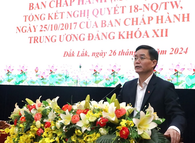 Dak Lak Provincial Party Secretary Nguyen Dinh Trung requested that the provincial authorities urgently complete the streamlining of the apparatus before January 15, 2024. Photo: Minh Hue